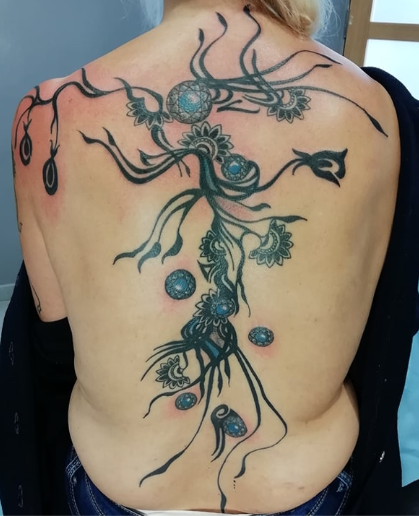tatouage dos fresque tribal fleurs babylone tattoo 124