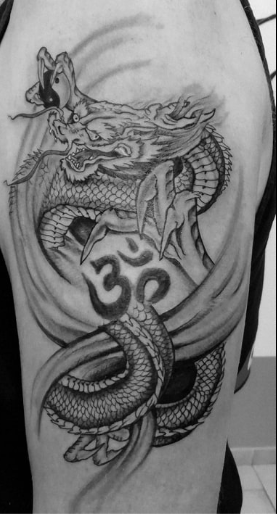 tatouage epaule dragon chinois asiatique noir ombrage babylone tattoo 119