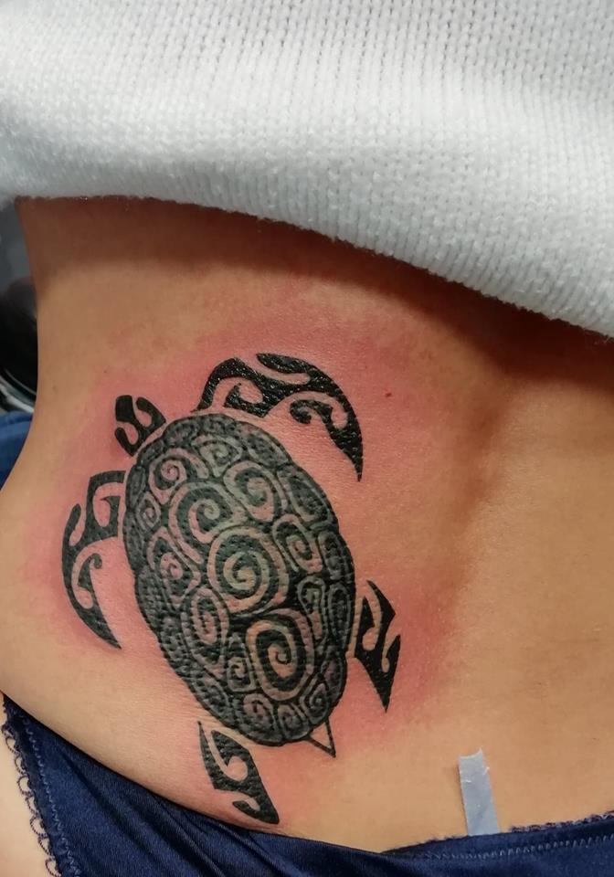 tatouage recourement dos tortue 7